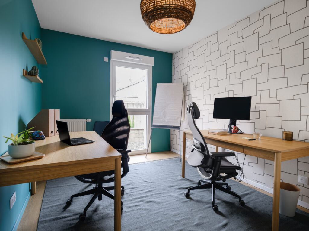 Bureau privé meublé pour 2 à 3 personnes au coworking Altata Work à Tours